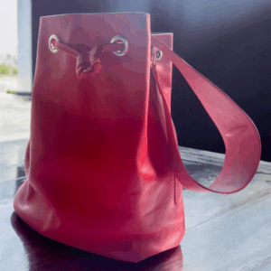 Sac seau cuir veau rouge